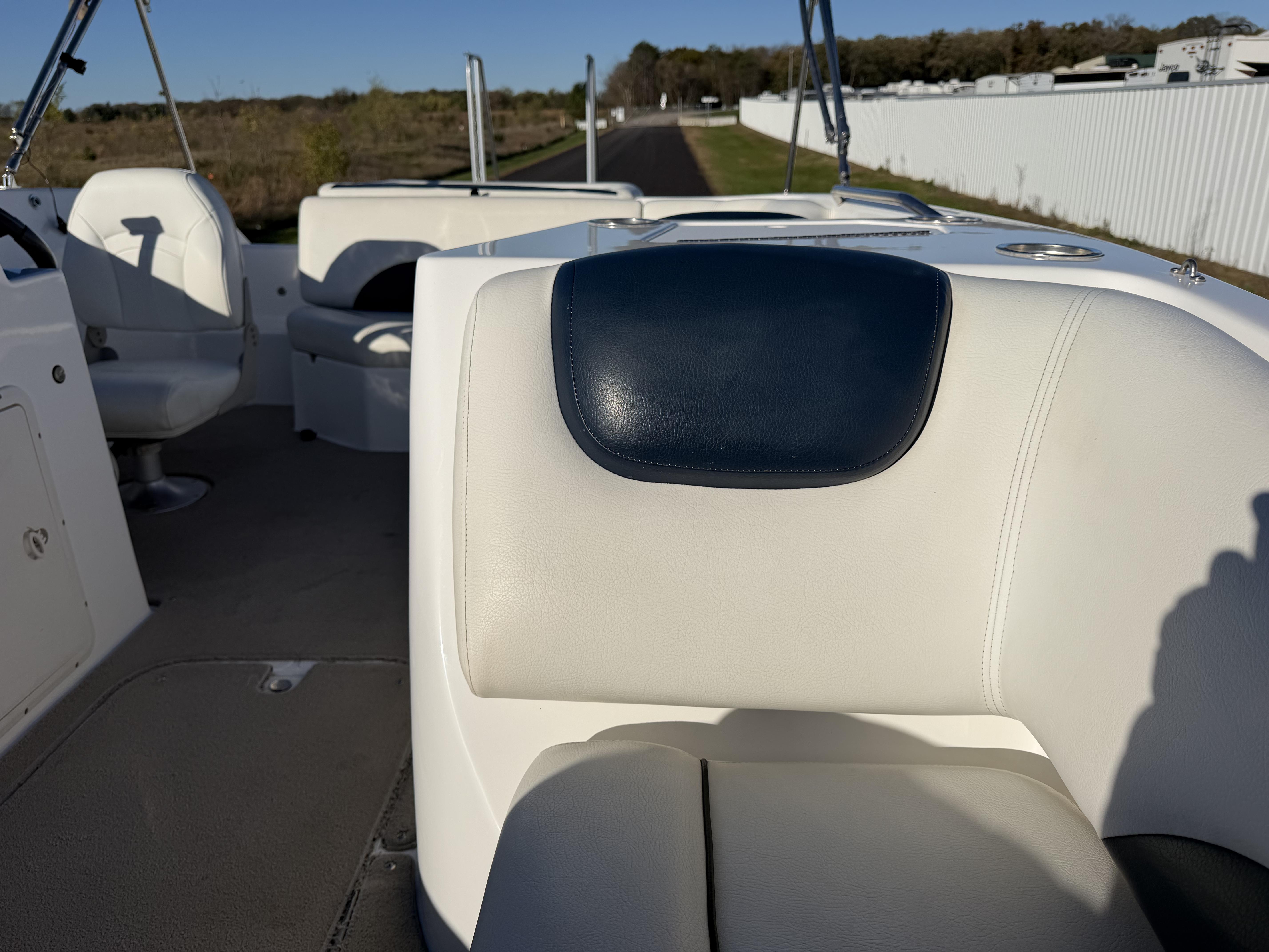 2014 HURRICANE SUN SPORT 188 - Image 9