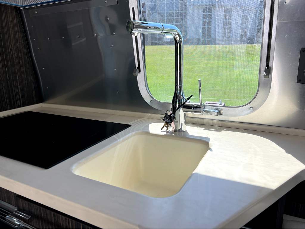 2017 AIRSTREAM INTERNATIONAL 19CB - Image 8