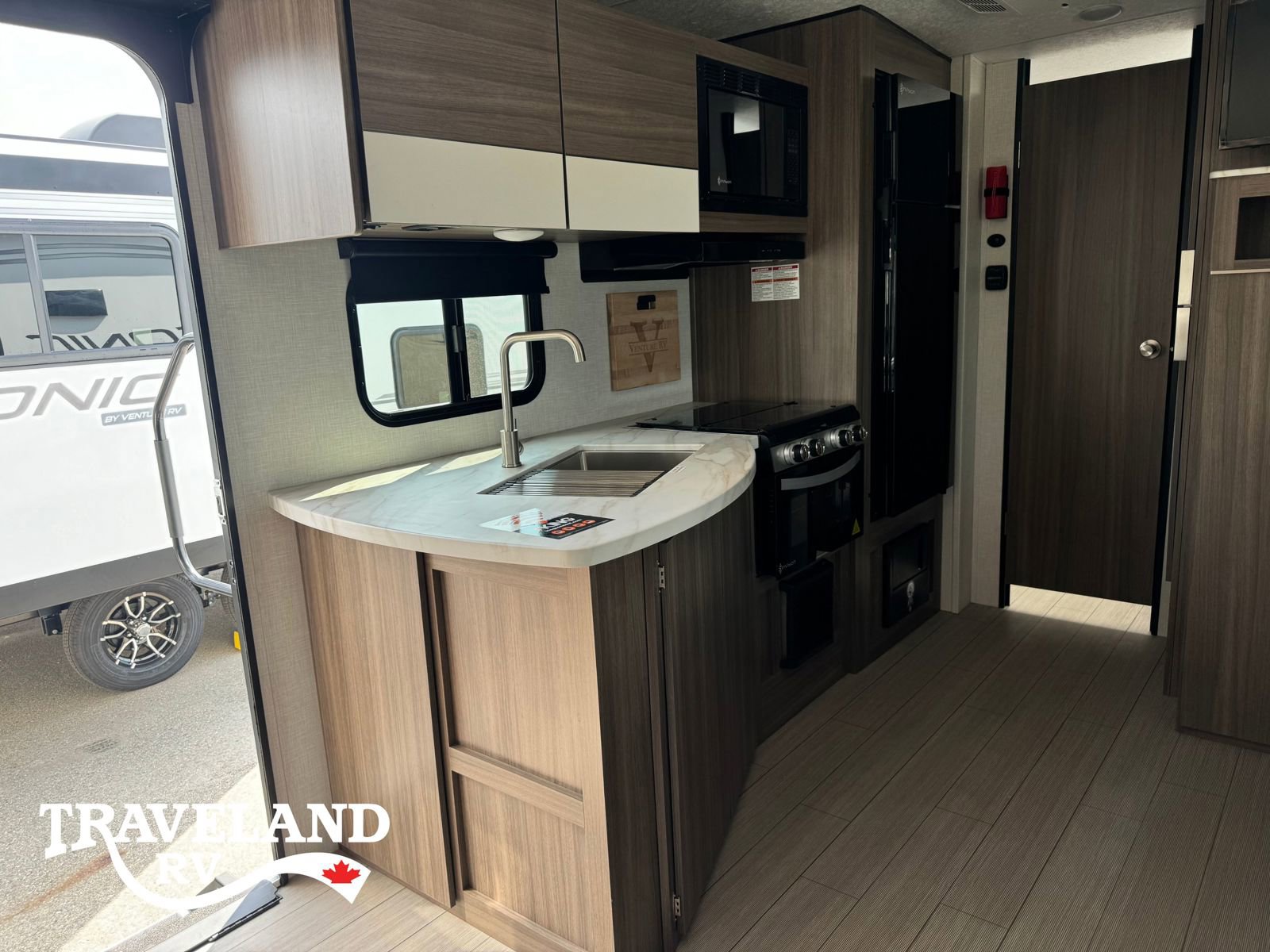2025 Venture RV Sonic SN220VRB - Image 10