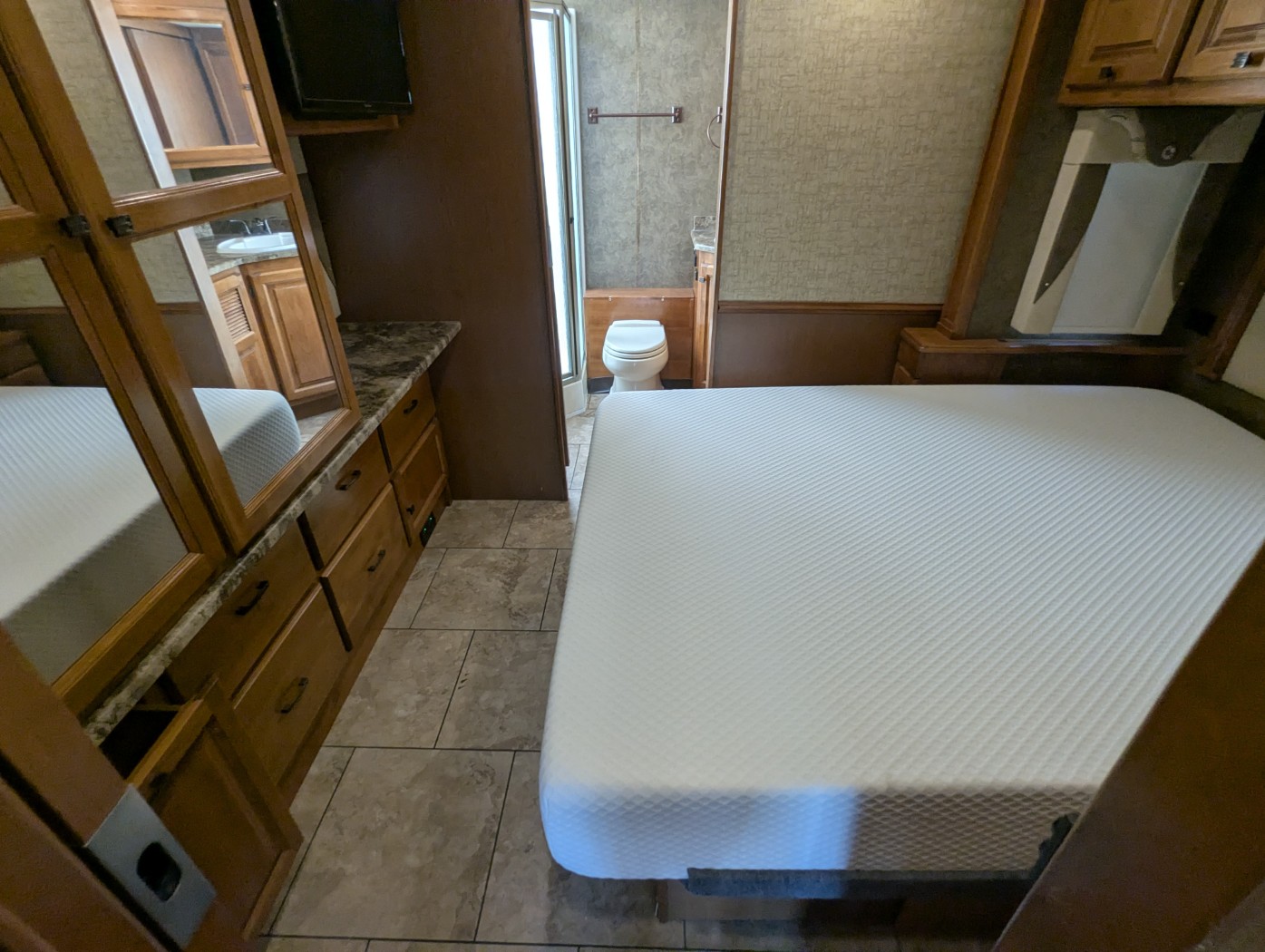 2014 Tiffin Allegro 36 LA - Image 28