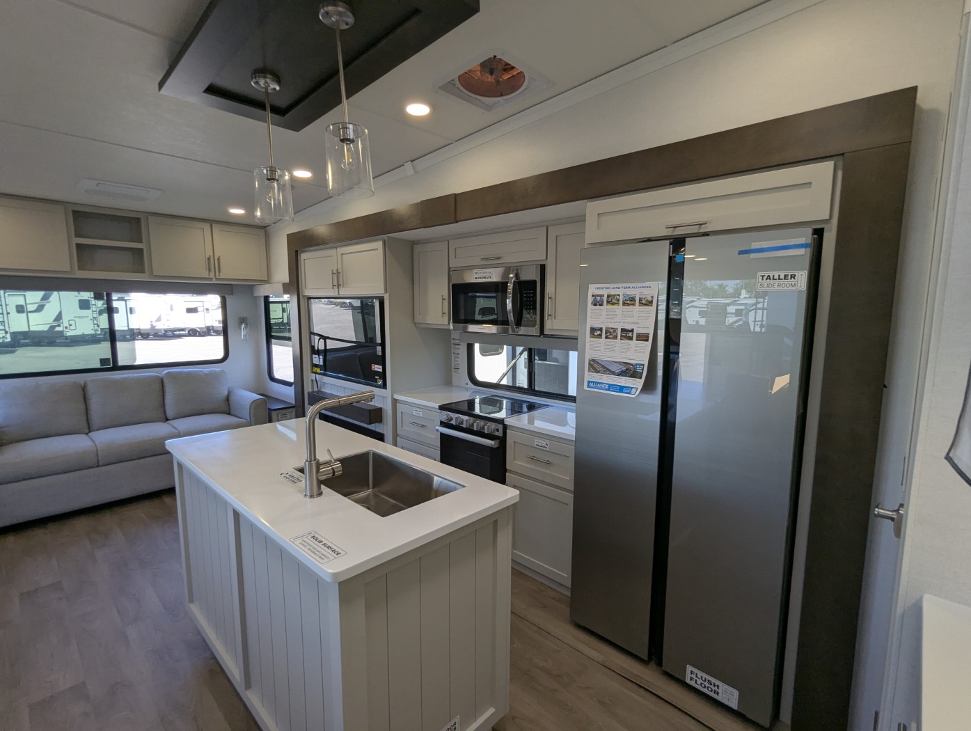 2027 Alliance RV Avenue 32RLS - Image 17