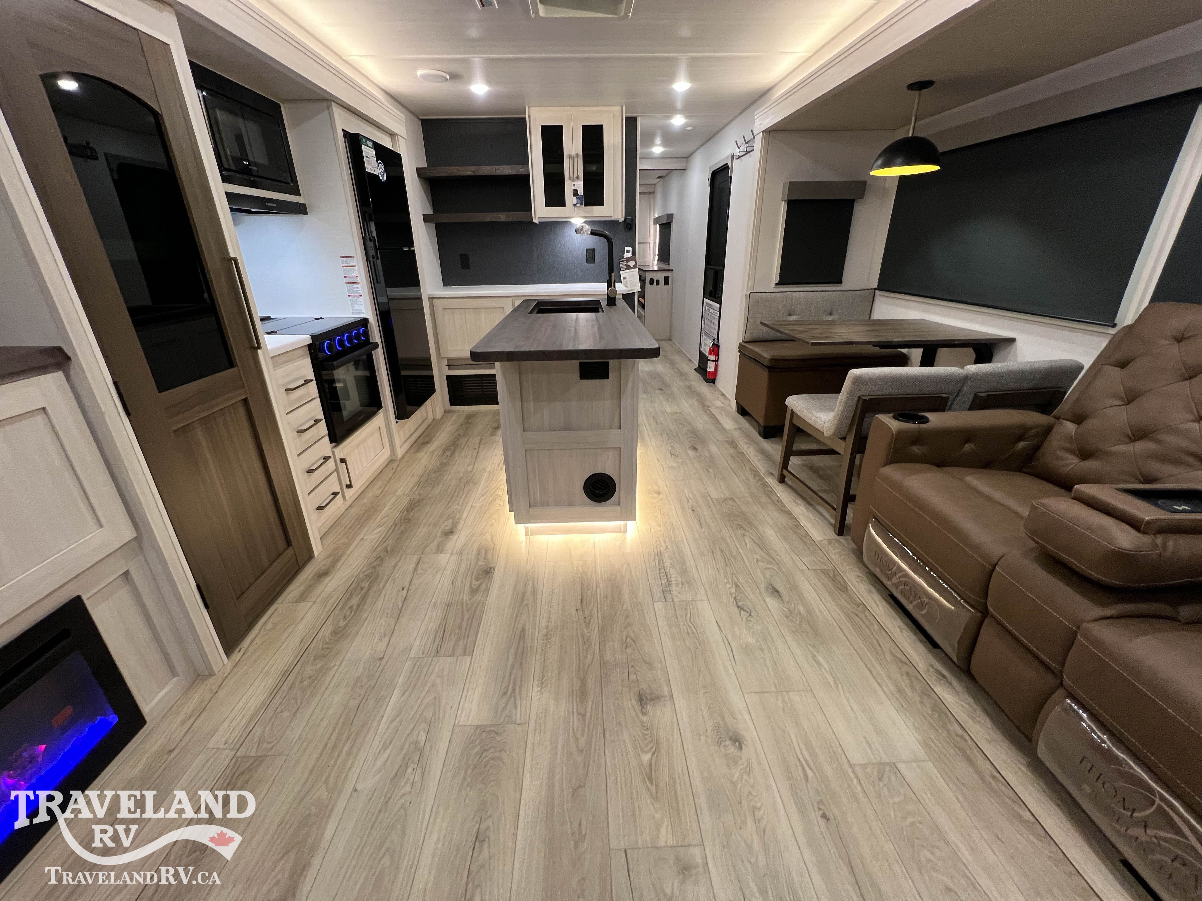 2026 Forest River Grand Surveyor 305RLBS - Image 4