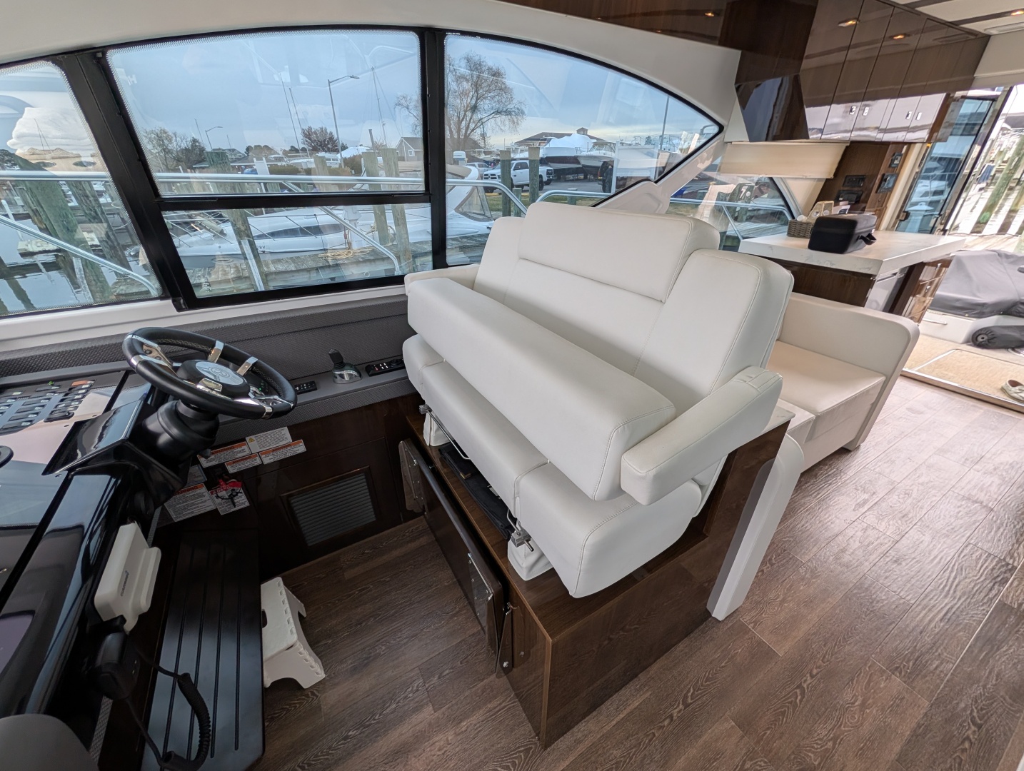 2022 Cruisers Yachts 54 Cantius - Image 20
