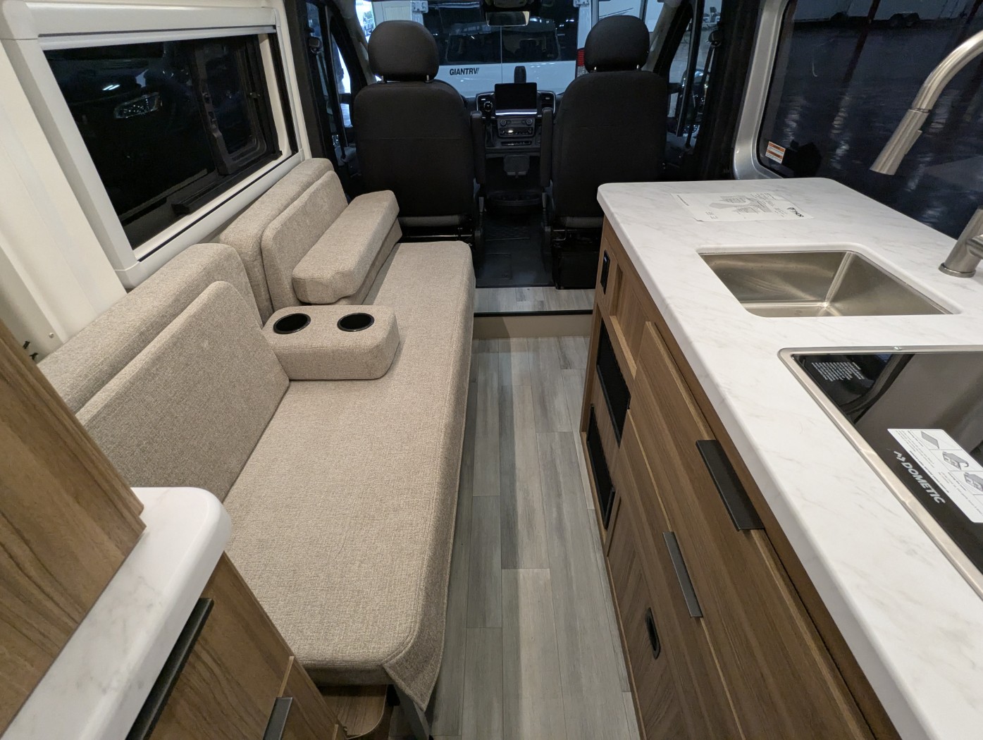 2027 Thor Motor Coach Rize Sport 18M - Image 26