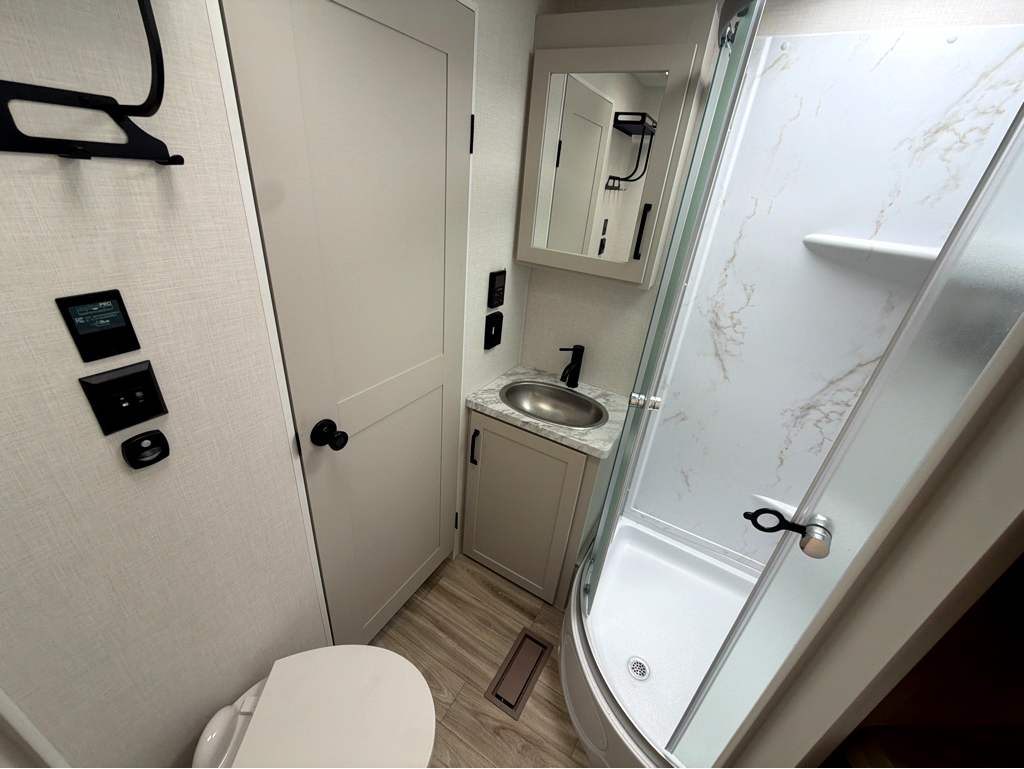2027 VENTURE RV SPORTTREK 333VIK - Image 23