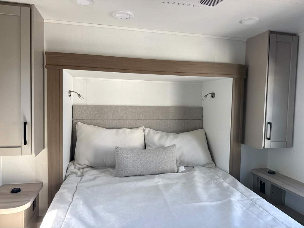 2027 ENTEGRA COACH ODYSSEY 30Z - Image 25