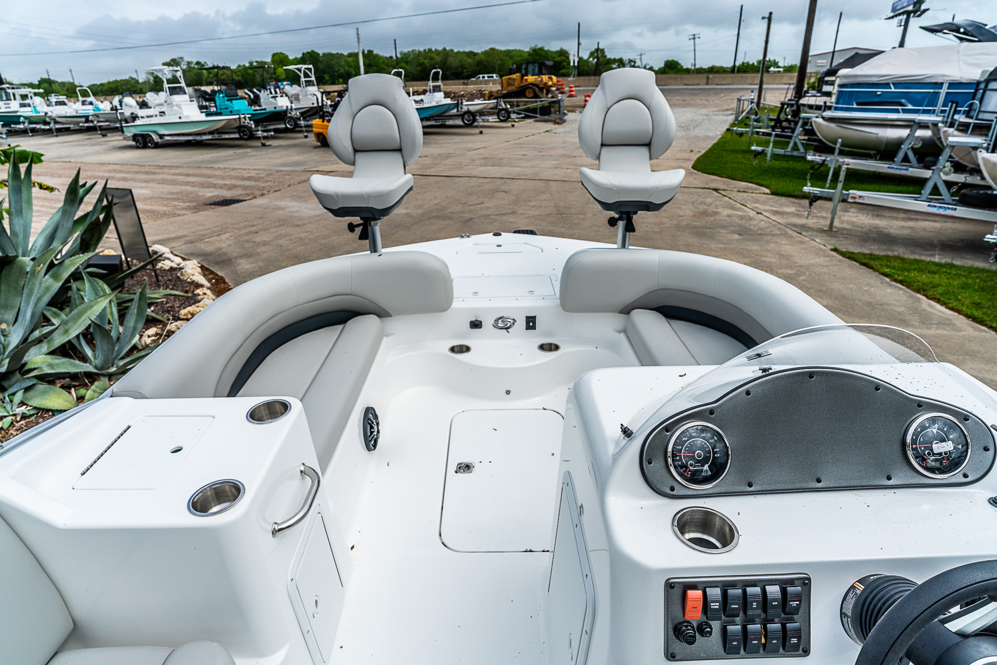 2026 HURRICANE 2026 FUNDECK 198 RE - Image 15