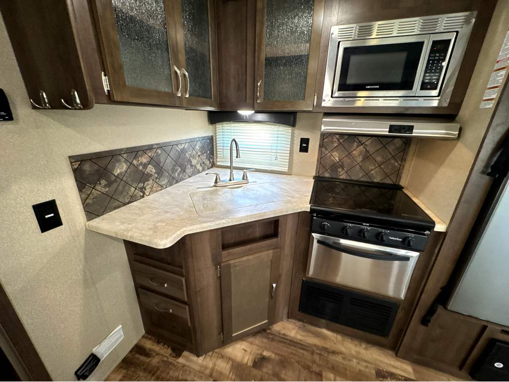 2017 PALOMINO PUMA 28FQDB - Image 15