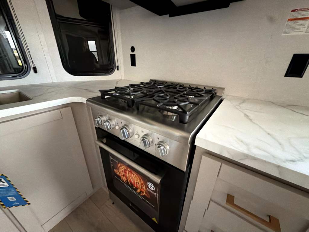2027 JAYCO JAY FLIGHT BUNGALOW 404LOFT - Image 17