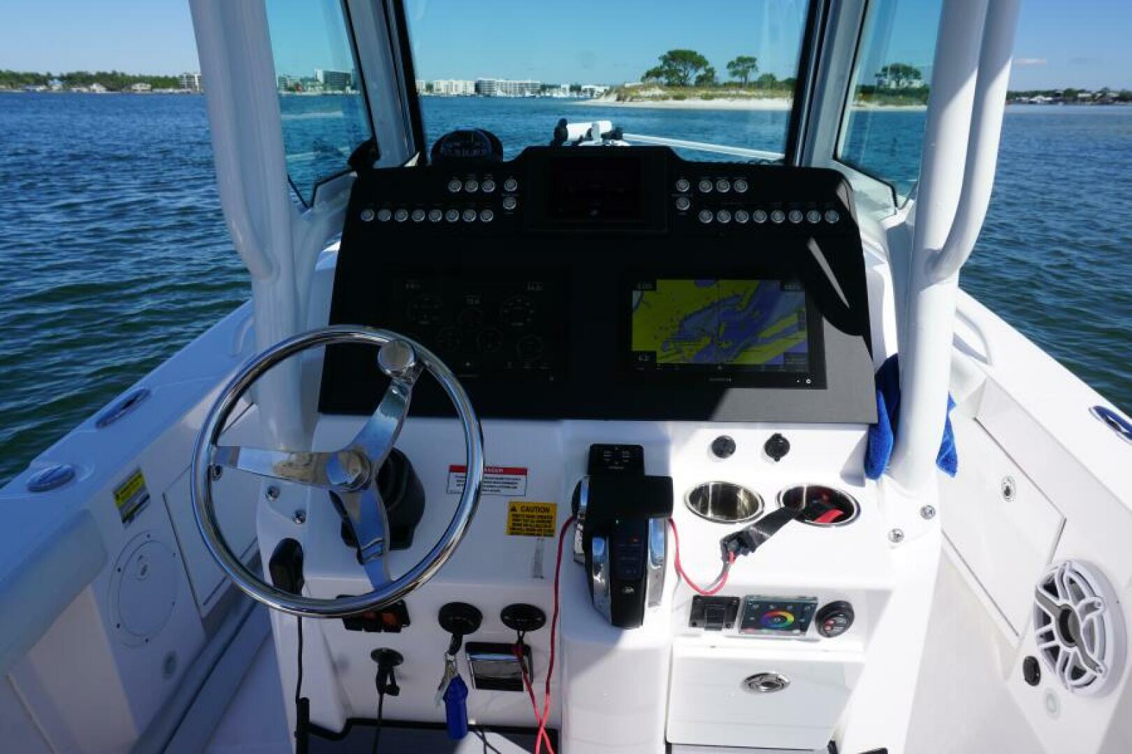 2022 Everglades 253 Center Console - Image 5