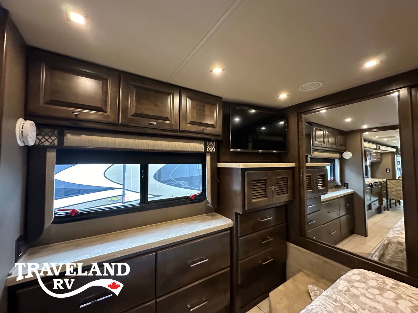 2019 Tiffin Allegro Breeze 31 BR - Image 19