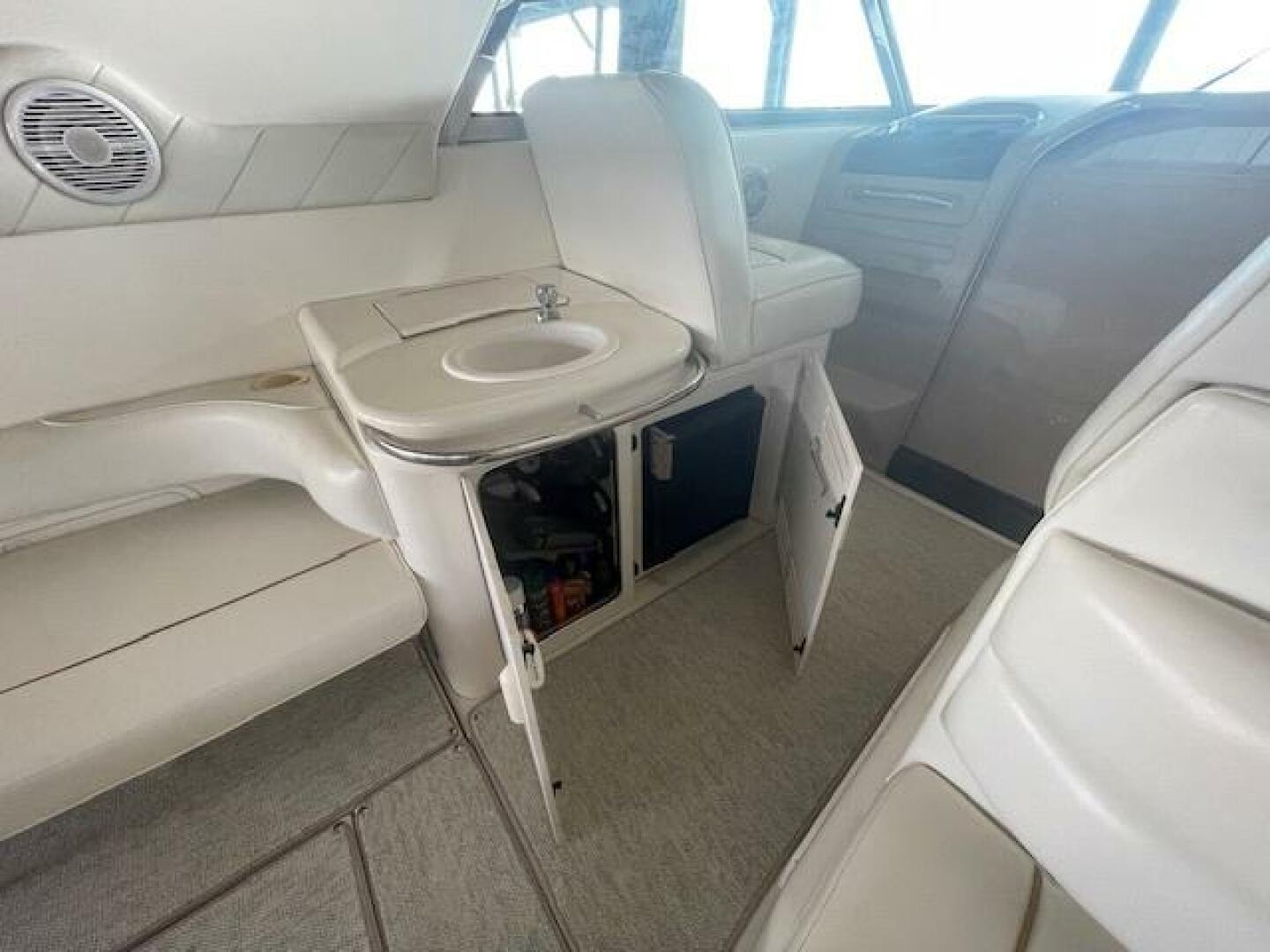 1998 Sea Ray 370 Sundancer - Image 21