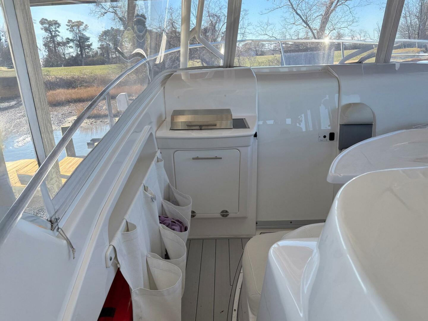 2017 Everglades 350 LX - Image 2