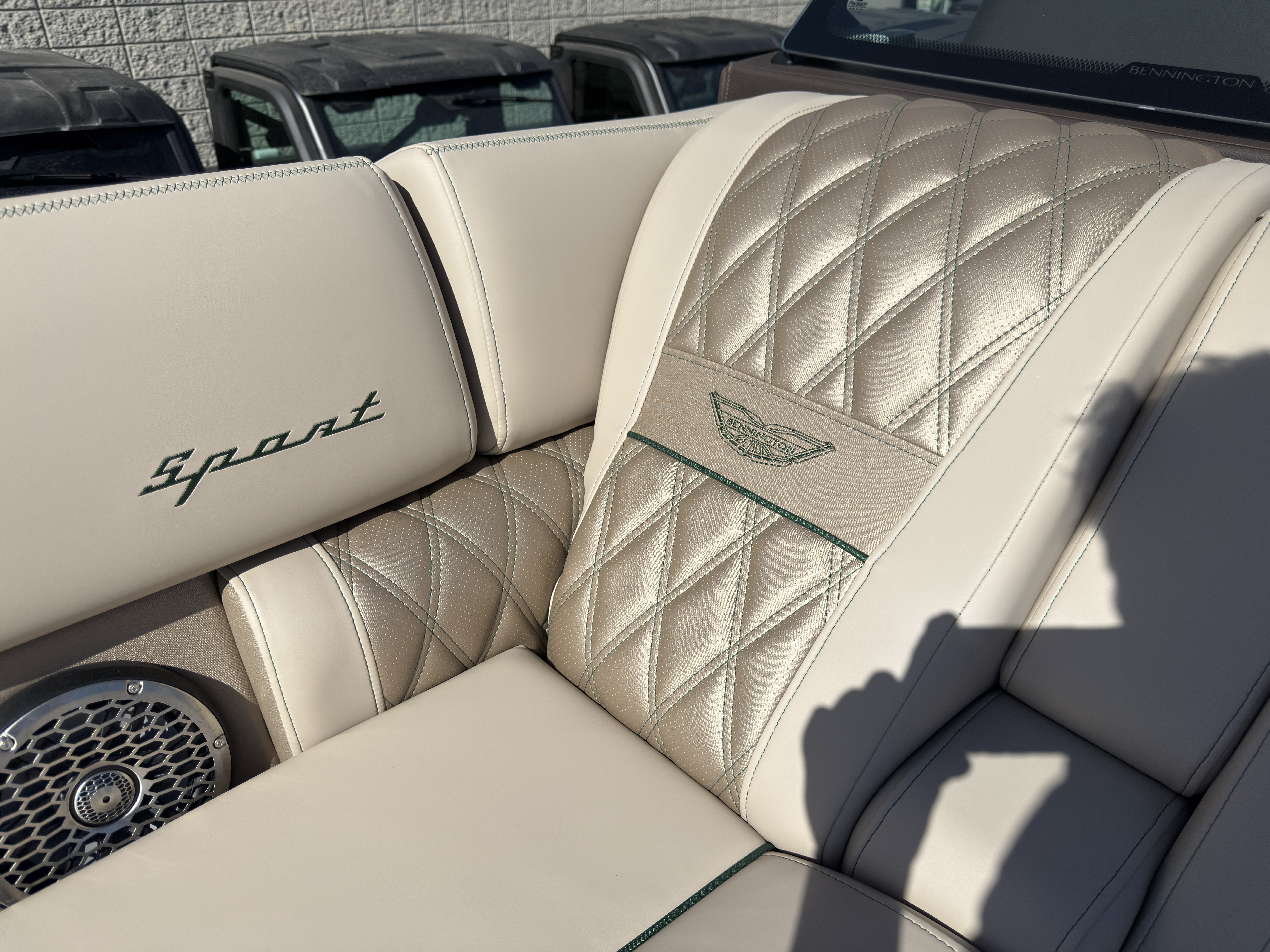 2026 Bennington 25QXSBA 425HP V10 Tritoon Pontoon - Image 79
