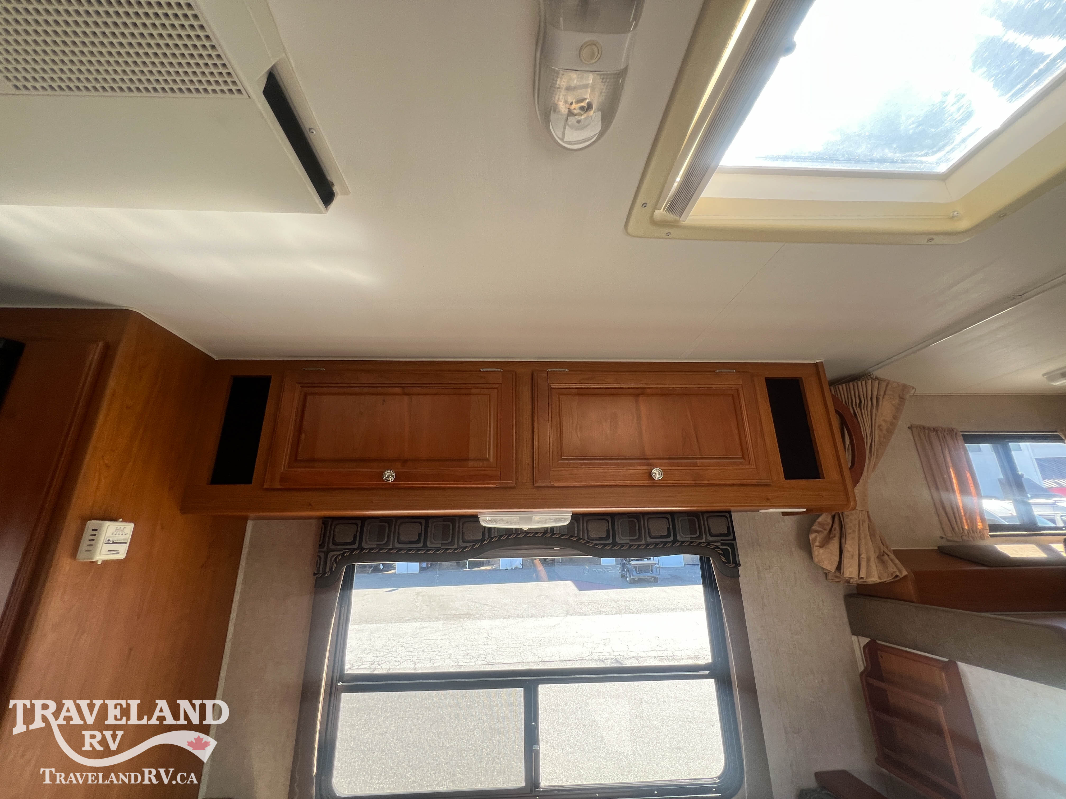 2010 TRIPLE E REGAL C21 HMS - Image 15