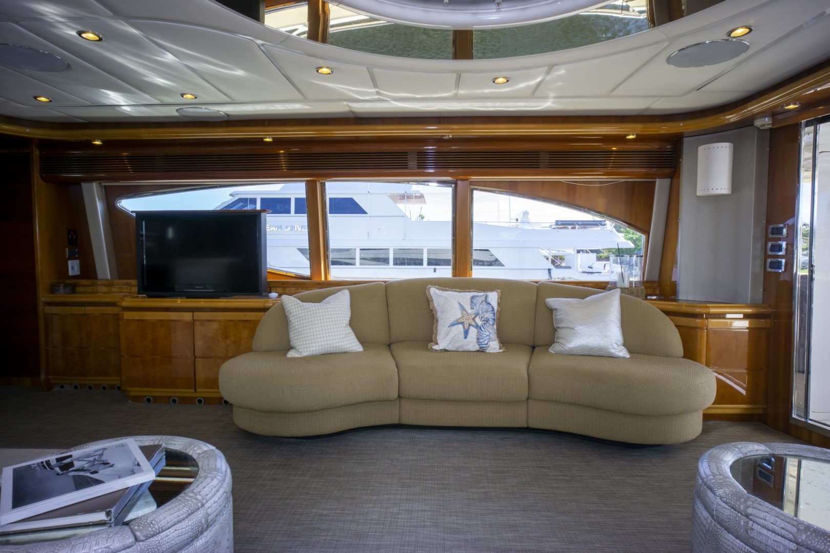2000 Ferretti Yachts Custom Line 94 - Image 6