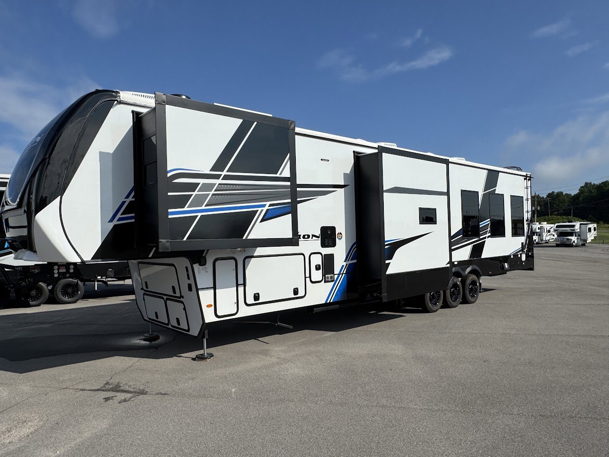 2025 Keystone FUZION 419 - Image 3