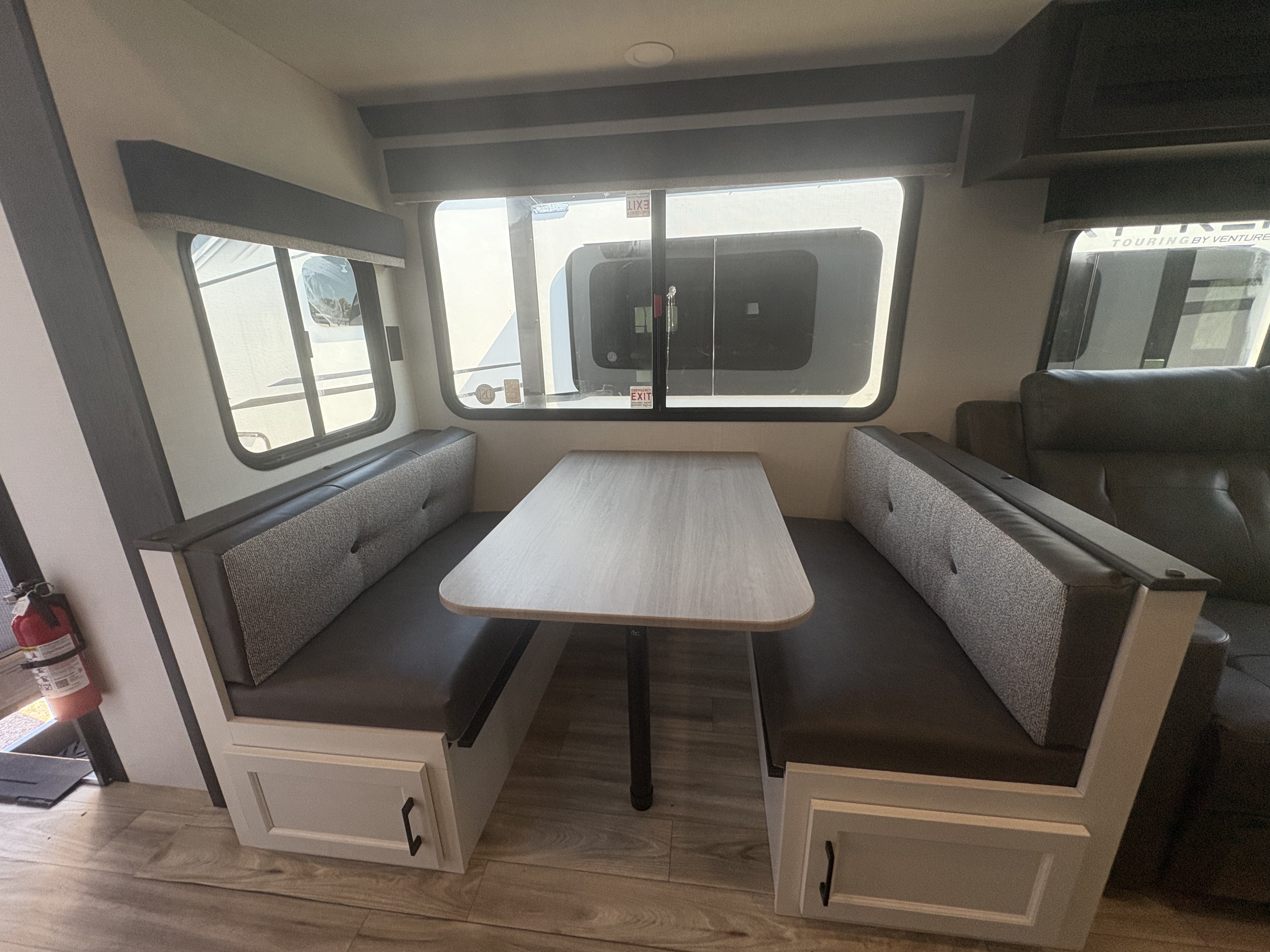 2026 VENTURE RV SPORTTREK 327VIK - Image 16