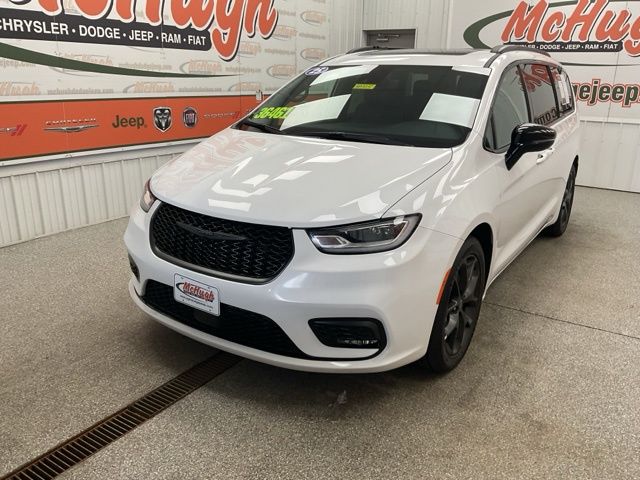 2025 Chrysler Pacifica Limited FWD - Image 1