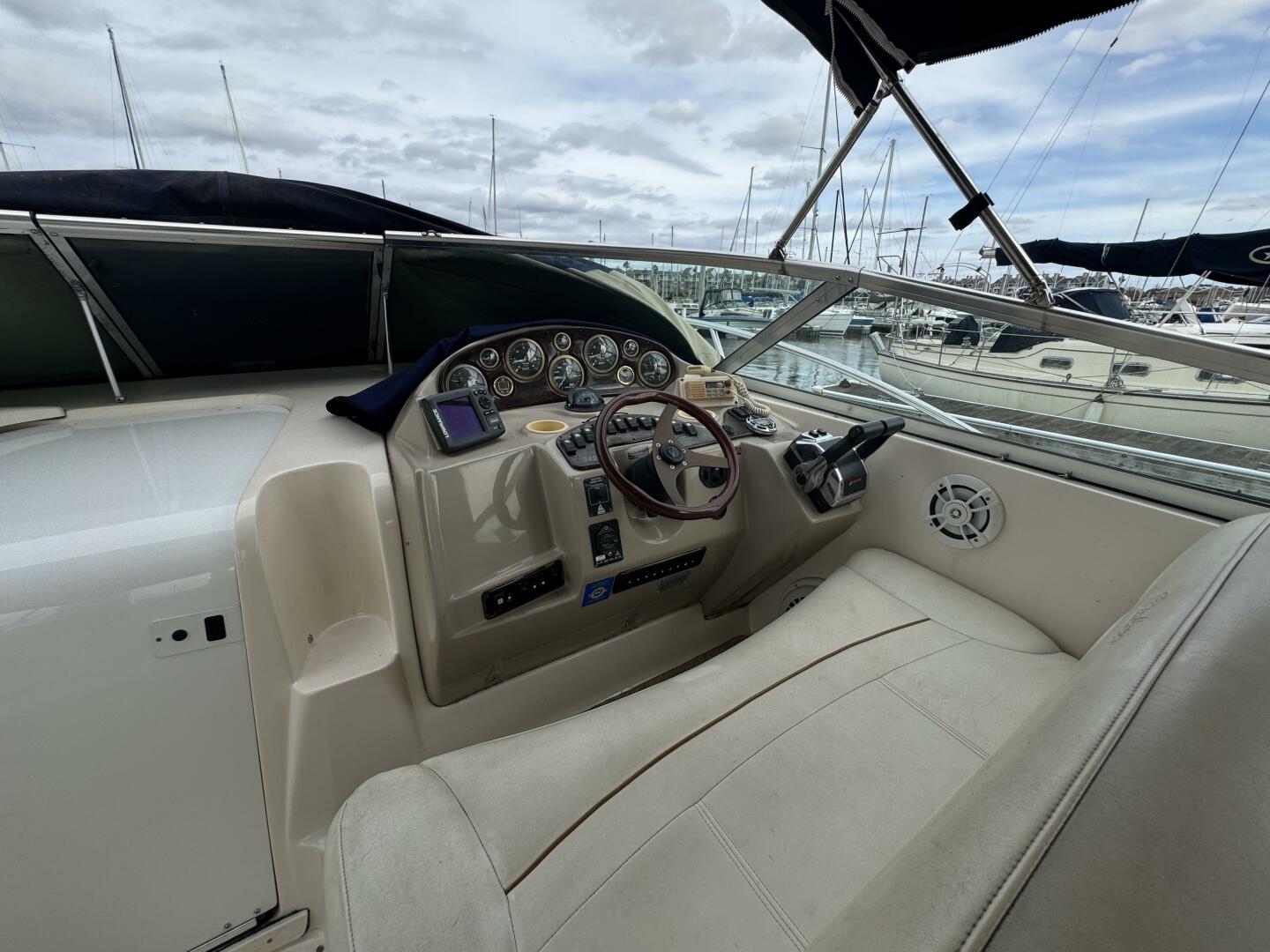 2002 Rinker 342 Fiesta Vee - Image 15