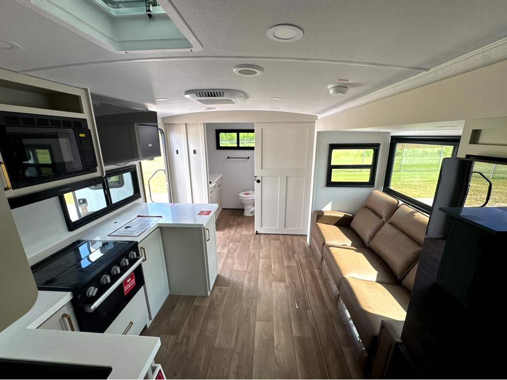 2027 GRAND DESIGN IMAGINE 2300MK - Image 18