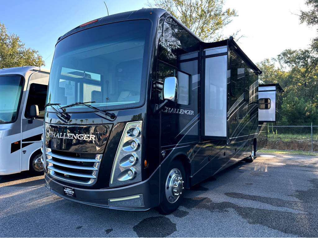 2023 THOR MOTOR COACH CHALLENGER 37DS - Image 3