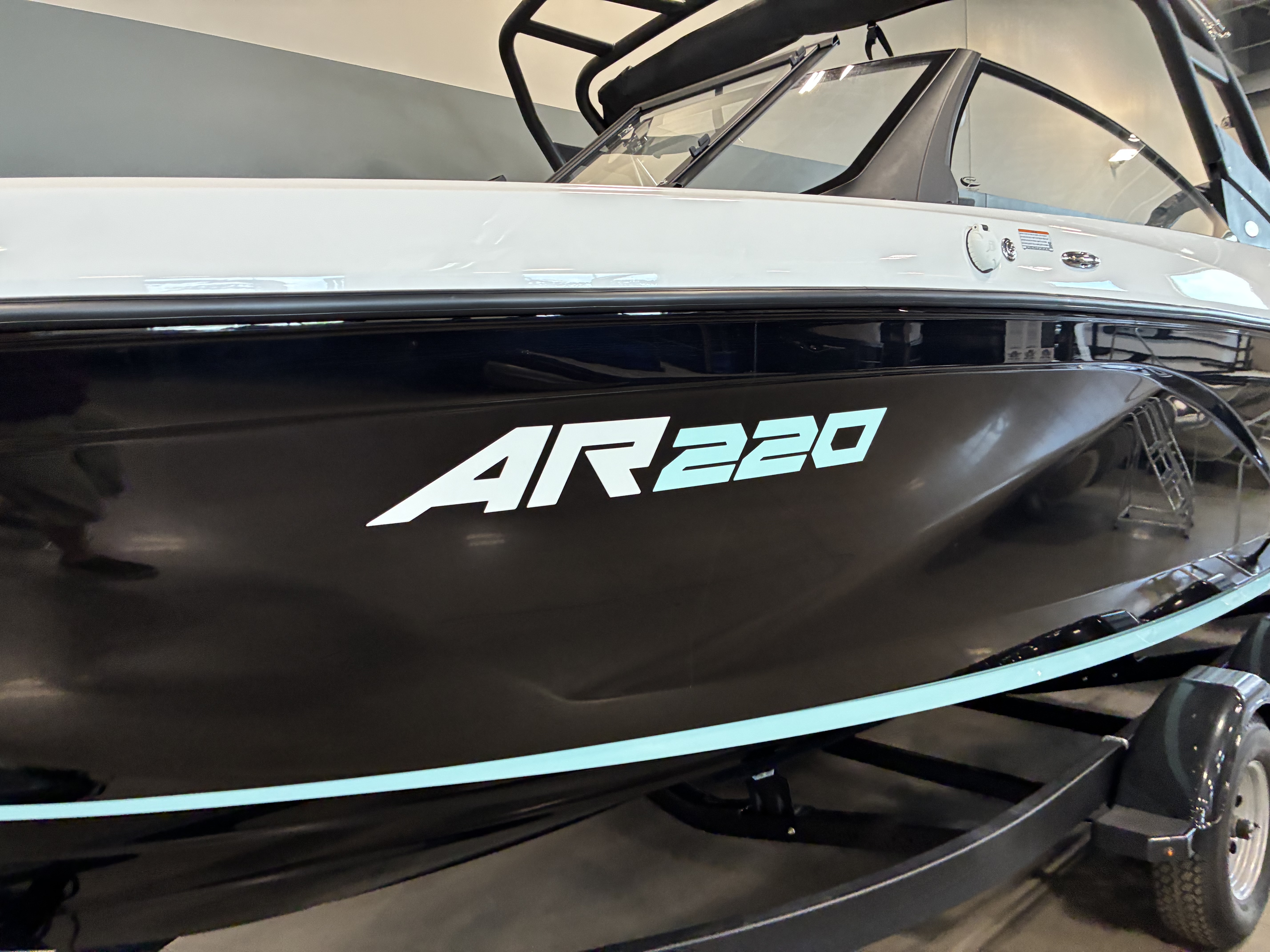 2026 Yamaha Boats AR220 - Image 3