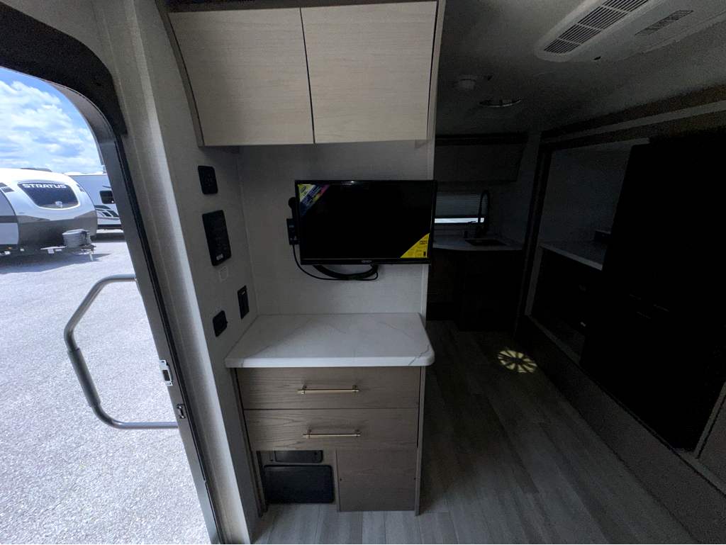 2025 GRAND DESIGN SERENOVA 150HL - Image 18