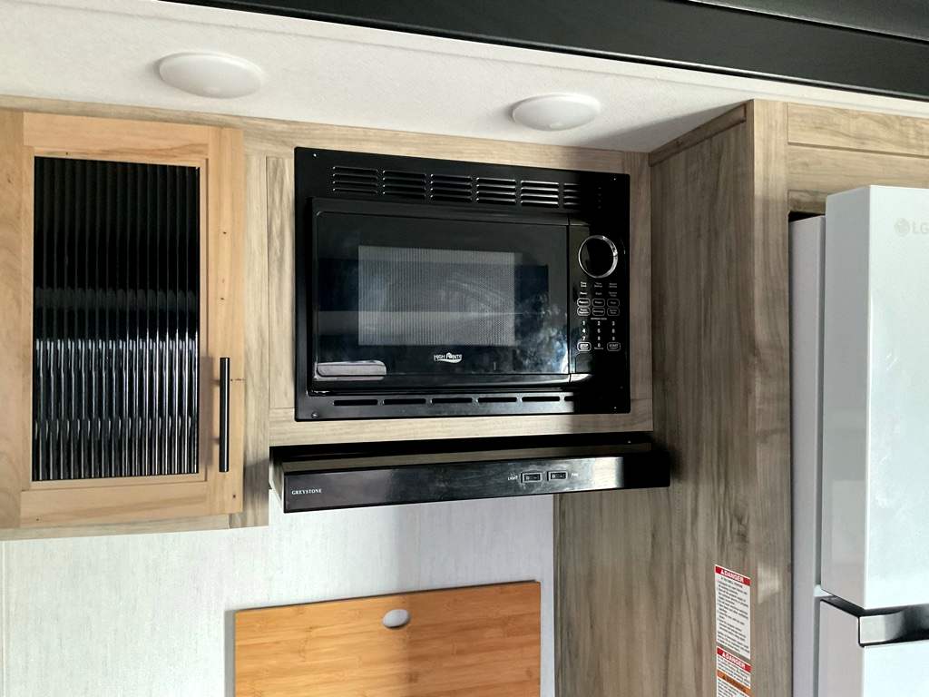 2022 FOREST RIVER ARTICWOLF M-3880 SUITE - Image 13