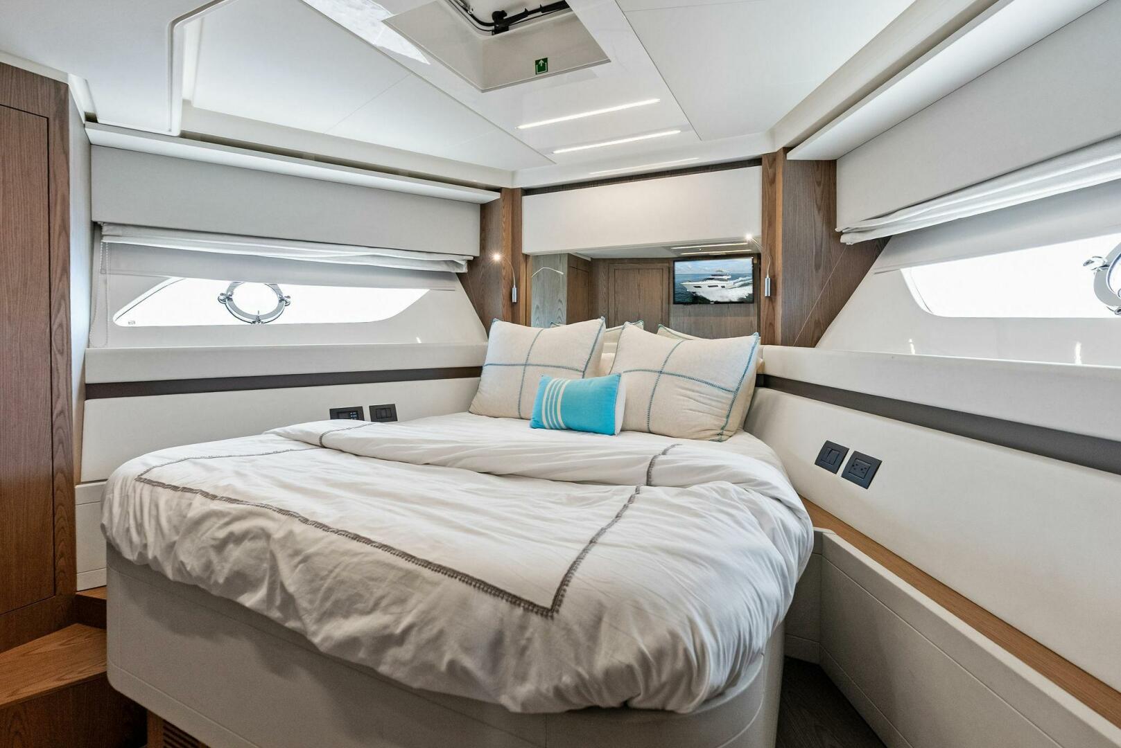 2018 Ferretti Yachts 800 - Image 35