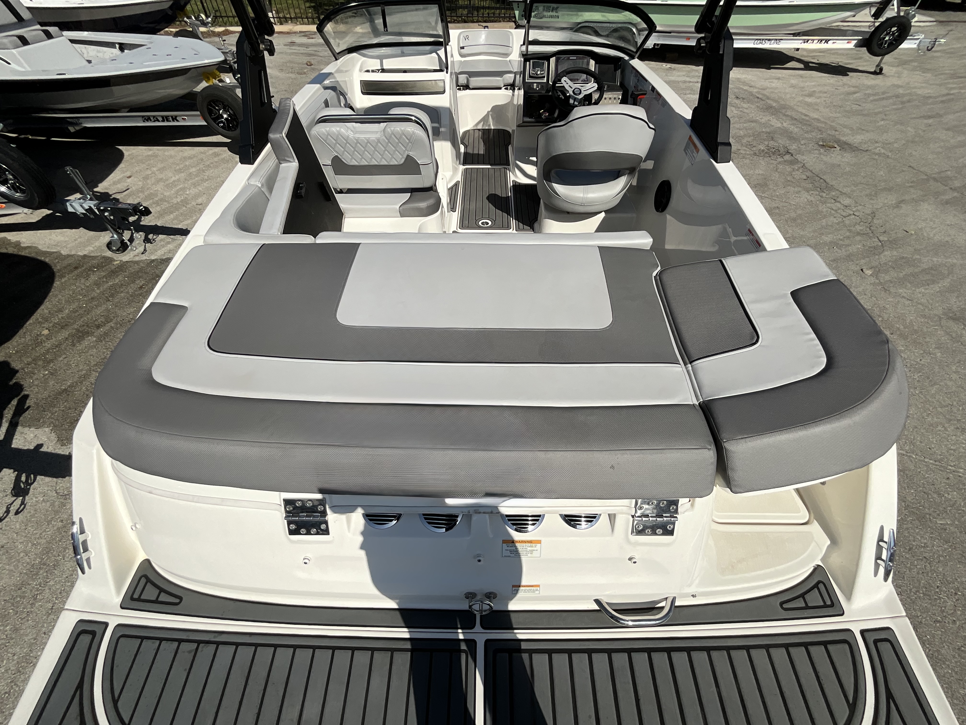 2022 Bayliner VR5 Base - Image 6