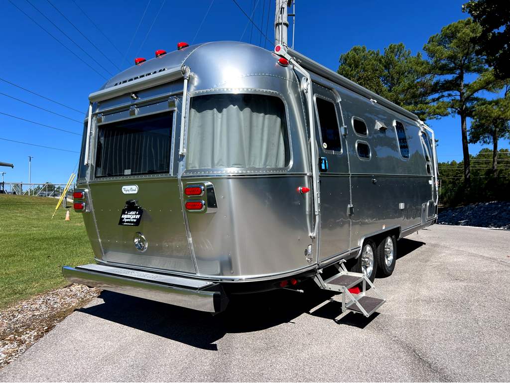 2027 AIRSTREAM FLYING CLOUD 25FBT - Image 4