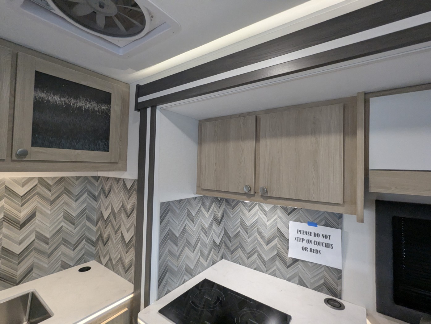 2027 Coachmen Entourage 330DS - Image 27