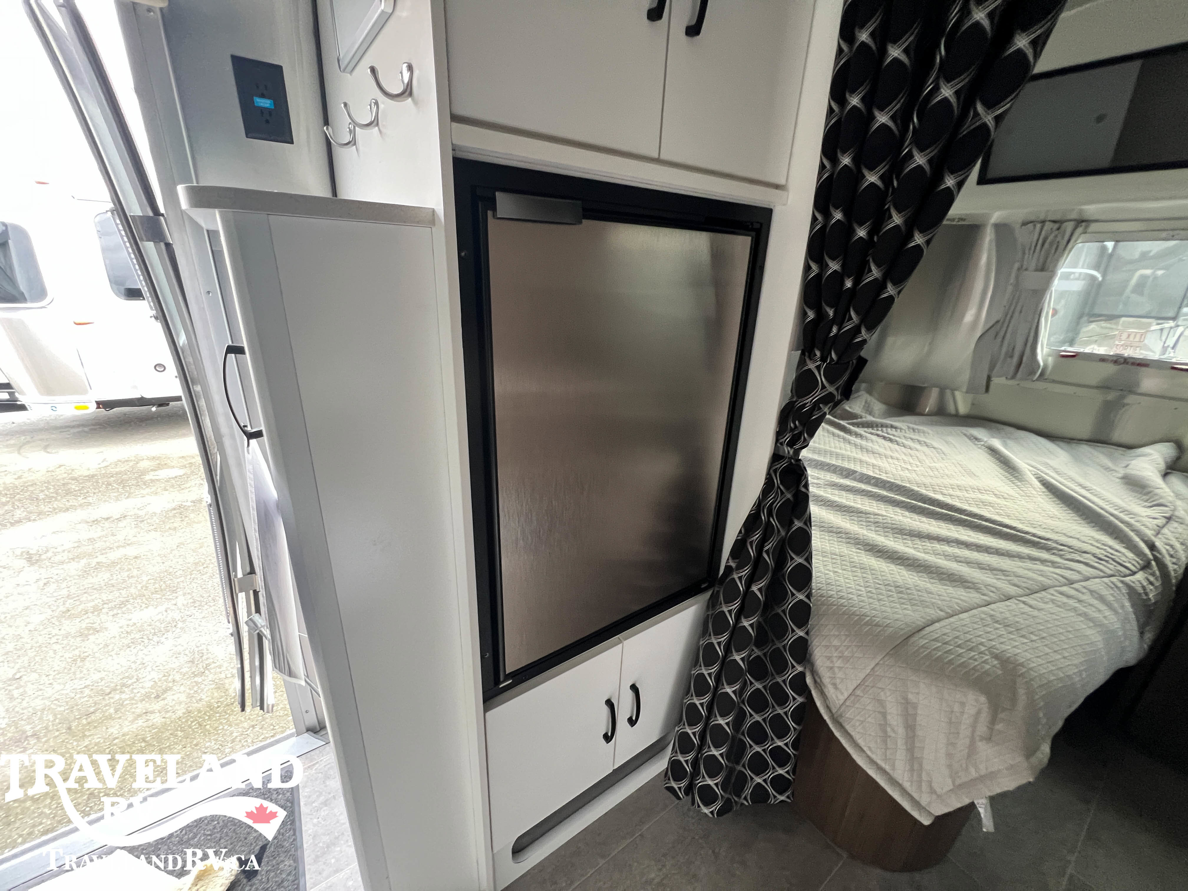 2024 Airstream Caravel 19CB - Image 11