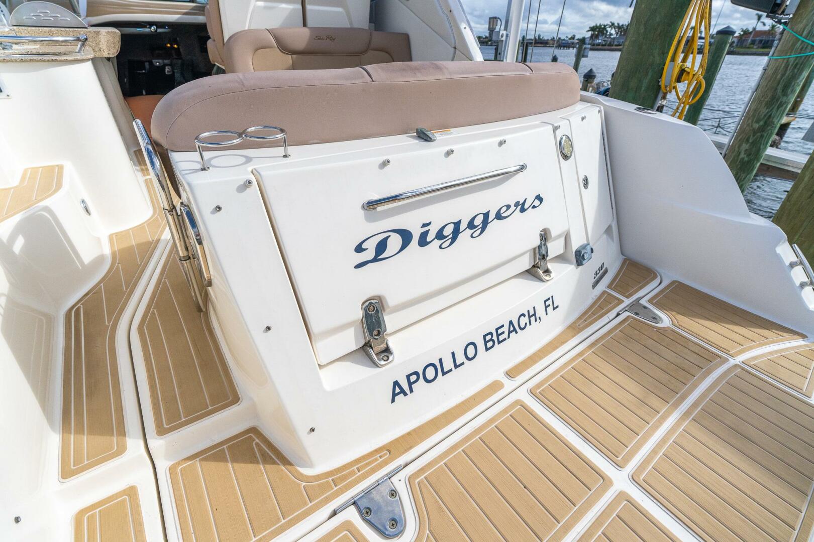 2016 Sea Ray 330 Sundancer - Image 59