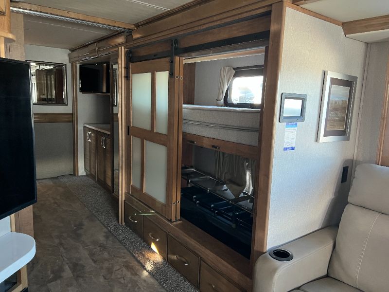 2023 Holiday Rambler Navigator 38N - Image 10