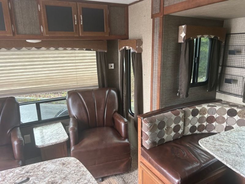 2017 Keystone Passport Ultra Lite Grand Touring 2450RLWE - Image 17
