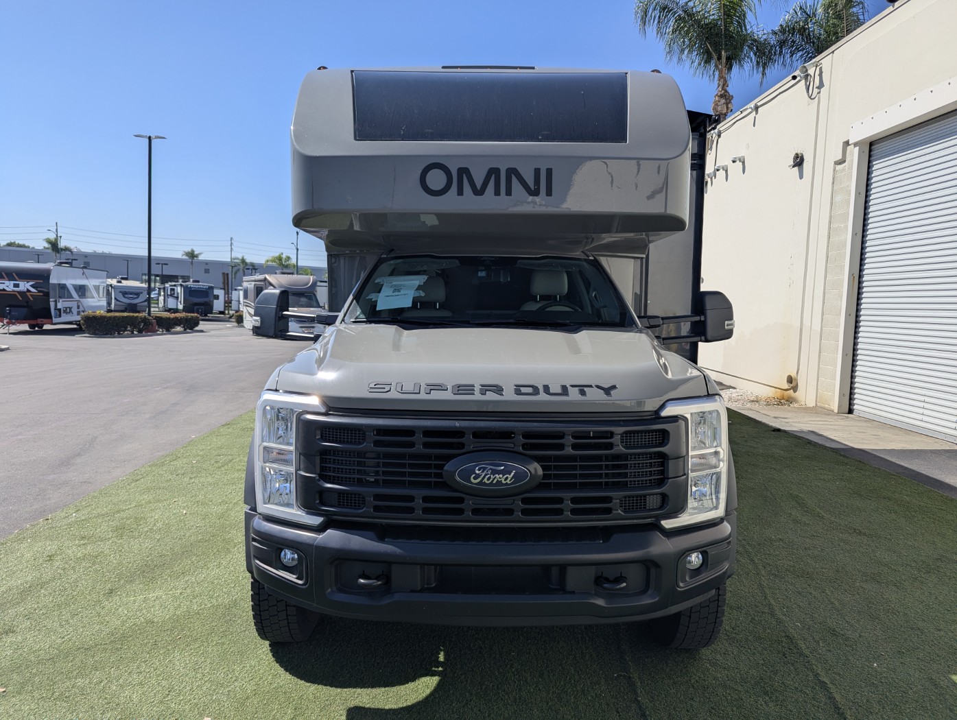 2027 Thor Motor Coach Omni Z30 - Image 3