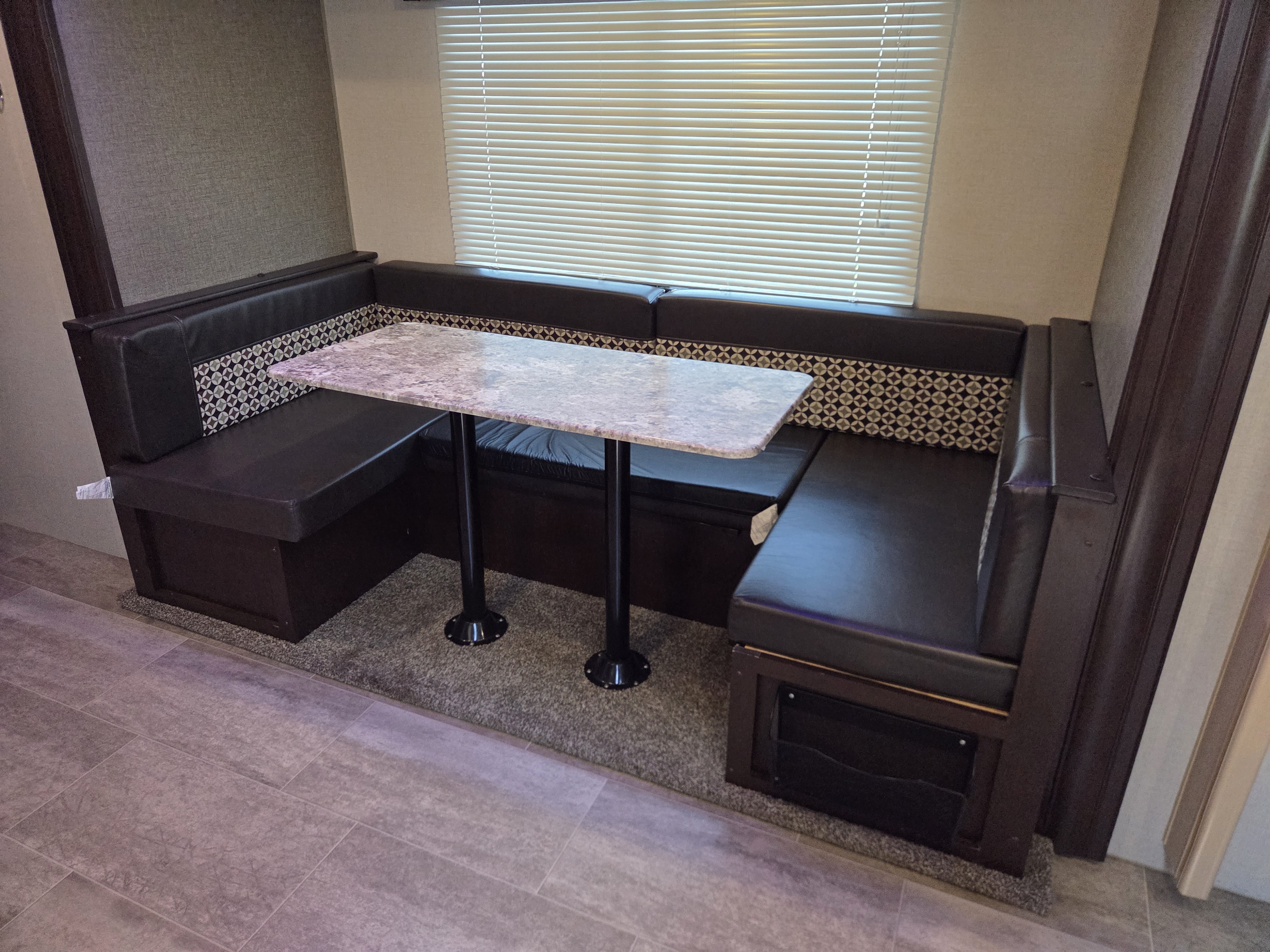 2018 KZ RV Sportsmen LE 201RBLE - Image 7