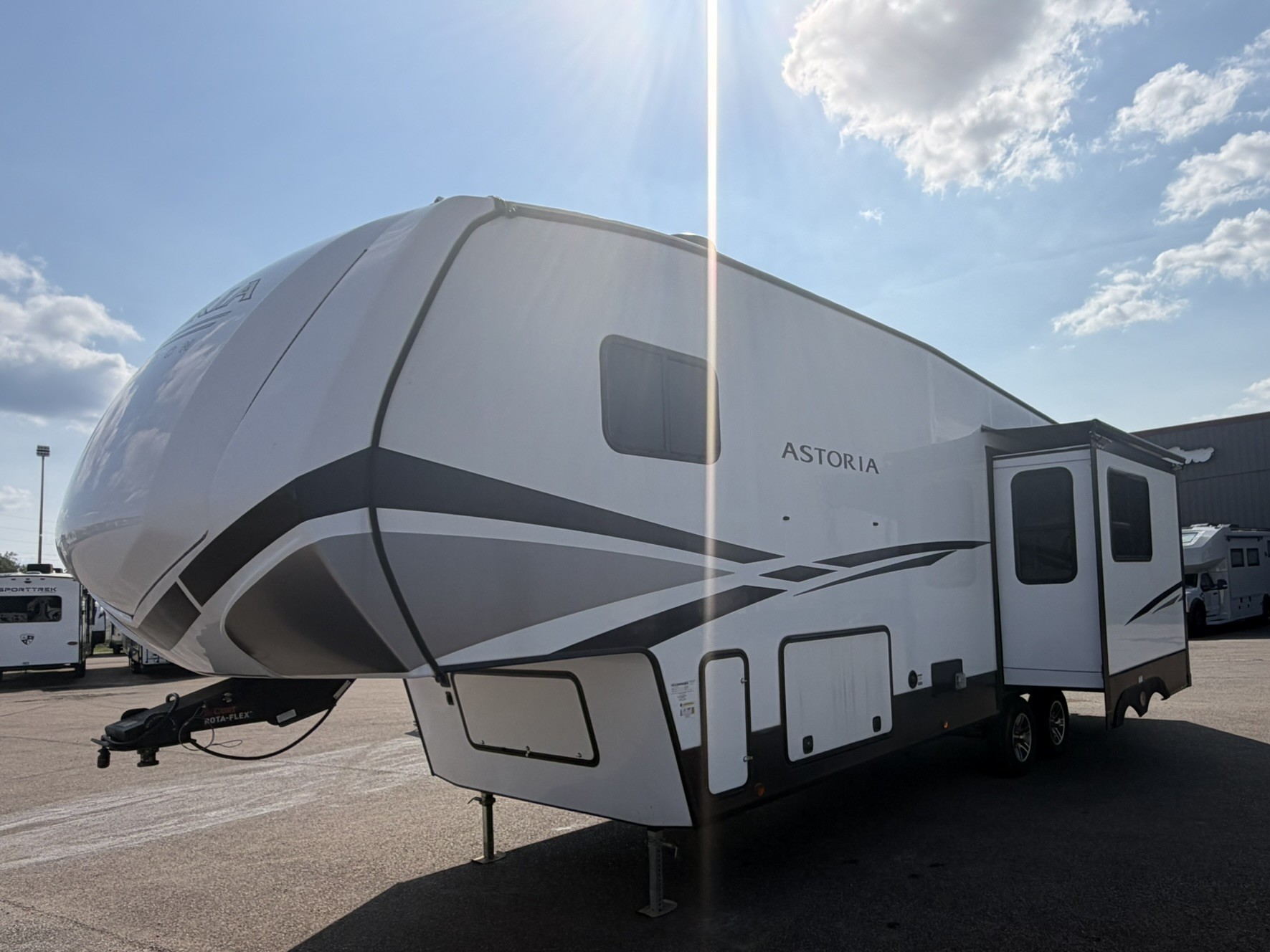 2024 DUTCHMEN ASTORIA 298BH - Image 2