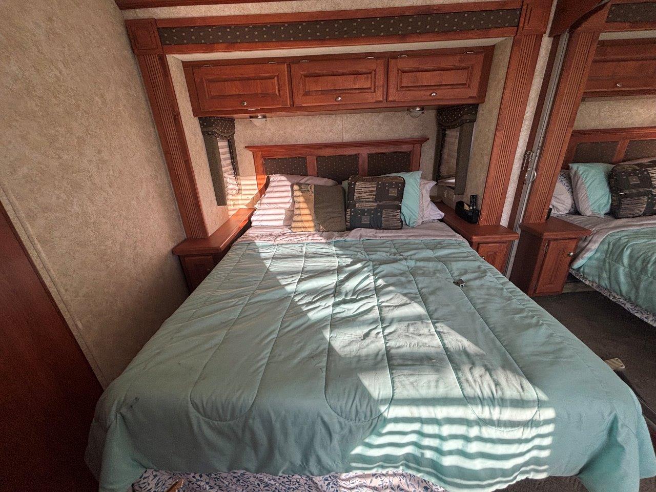 2007 Monaco RV Knight 38PDQ - Image 13