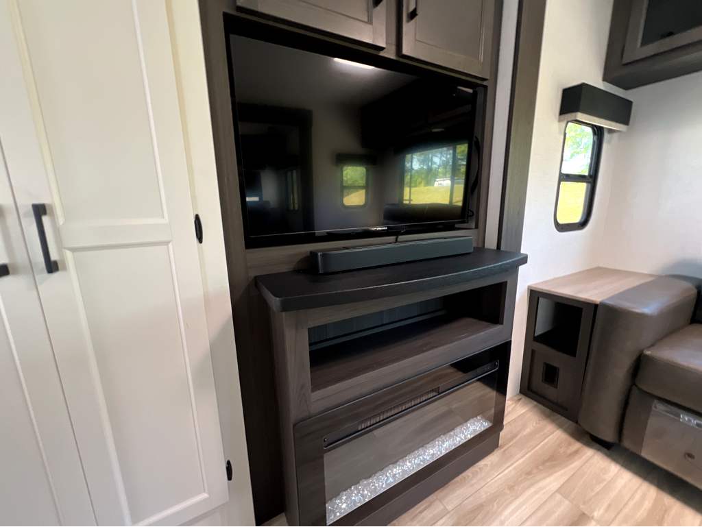 2026 VENTURE RV SPORTTREK 312VIK - Image 10