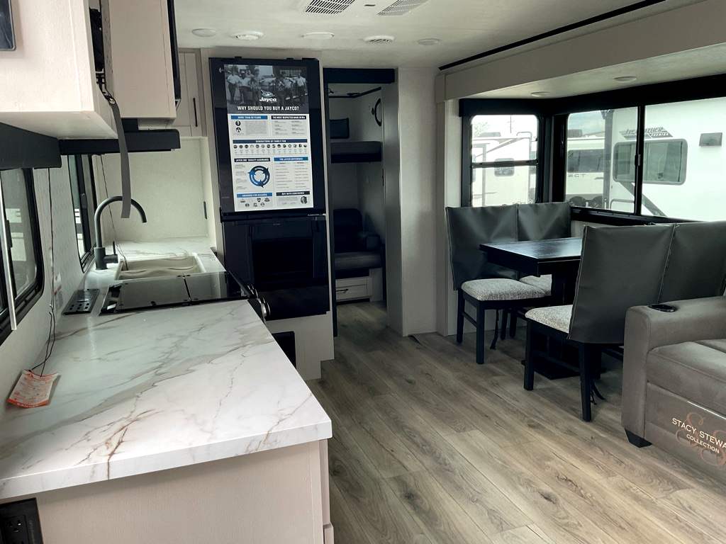 2026 JAYCO Jay Feather 29 QBH - Image 6