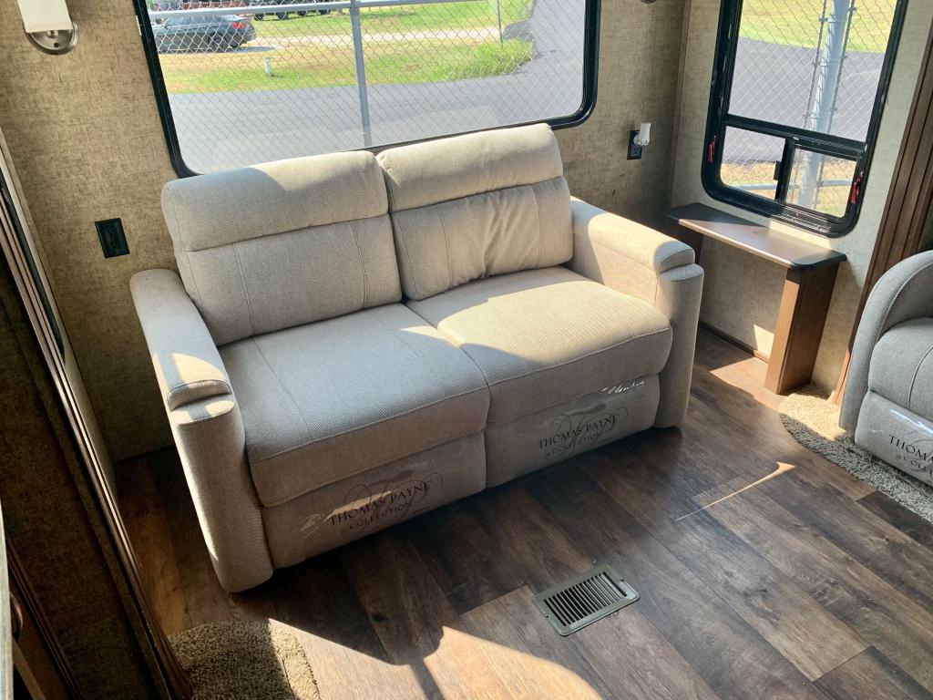 2017 FOREST RIVER SANDPIPPER 372LOK - Image 20