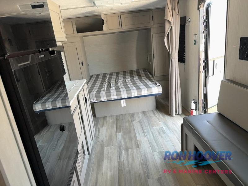 2025 COACHMEN VIKING 25QBH - Image 18