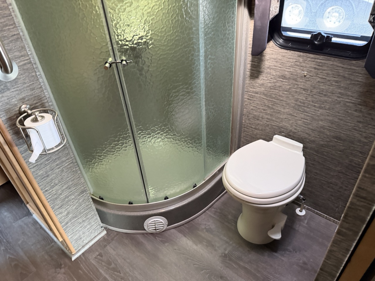 2016 Newmar Ventana LE 4044 - Image 13