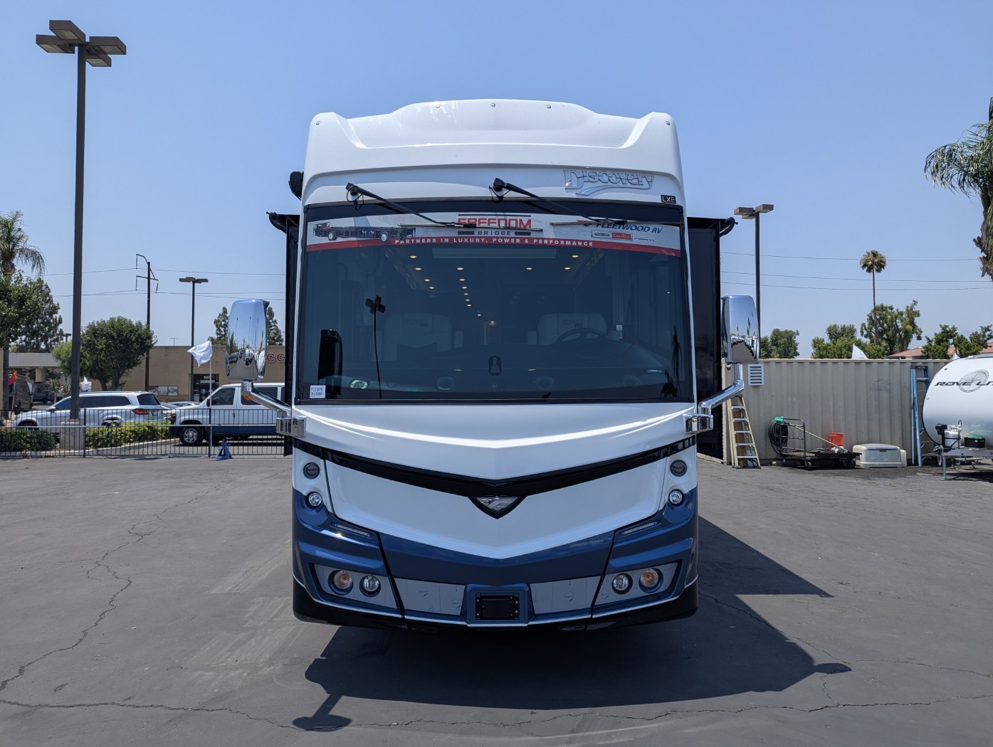 2026 Fleetwood Discovery LXE 40M - Image 2