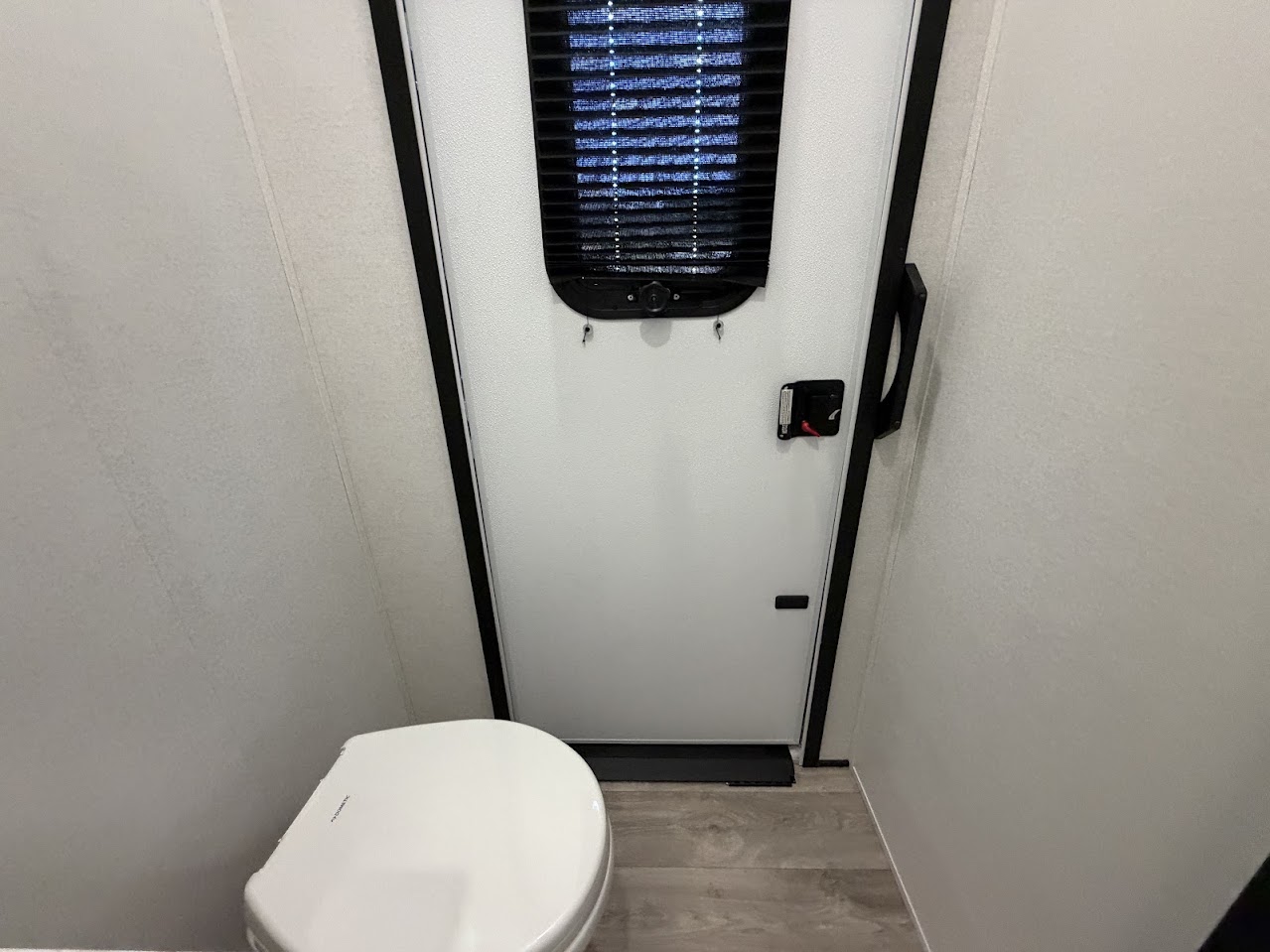 2027 JAYCO NORTH POINT 391TBBH - Image 38