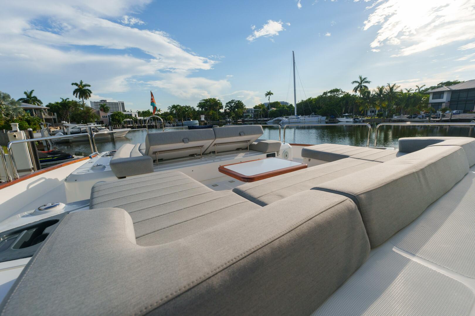 2020 Sirena 64 - Image 33