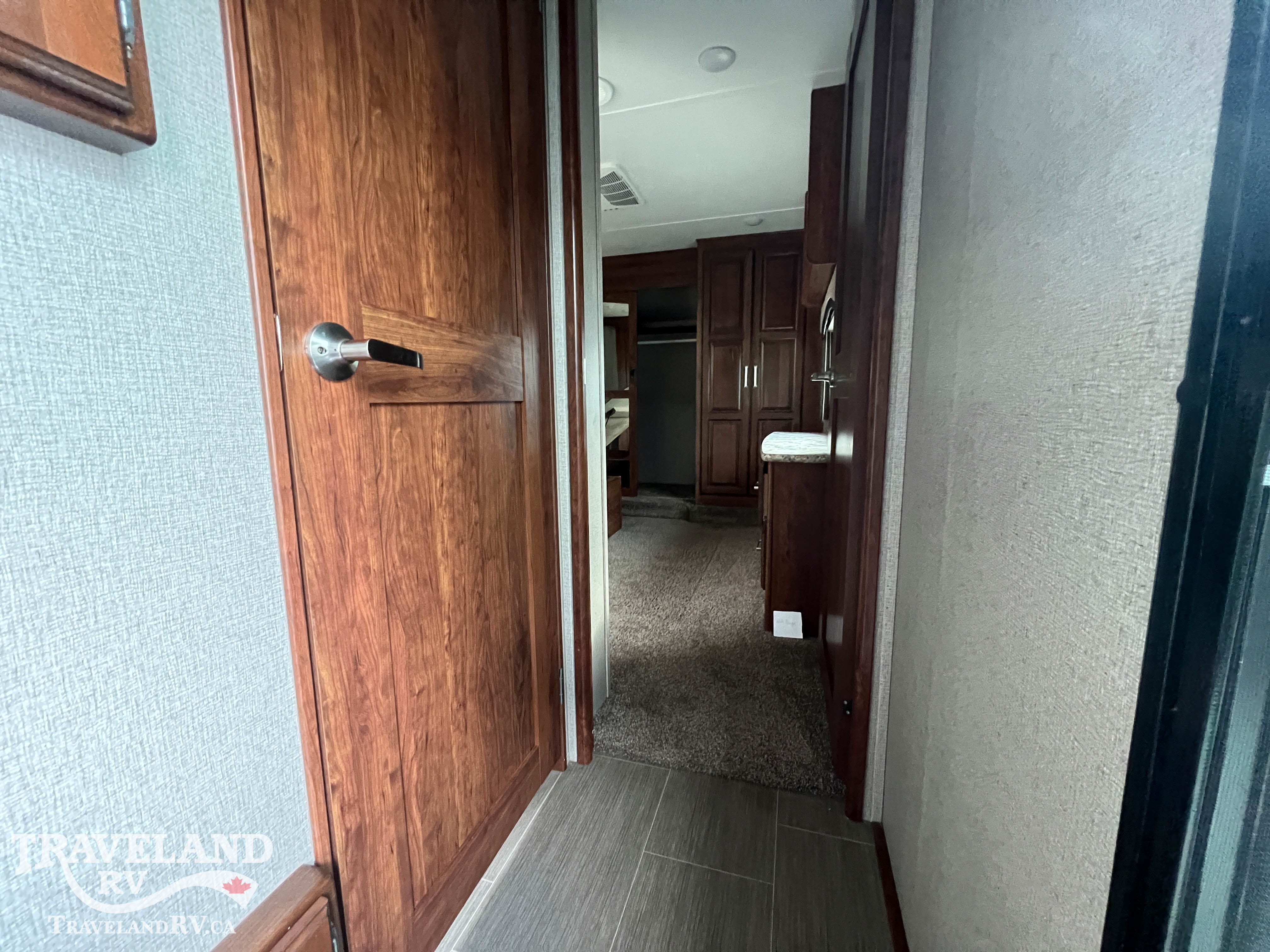 2019 Keystone Avalanche 385BG - Image 24